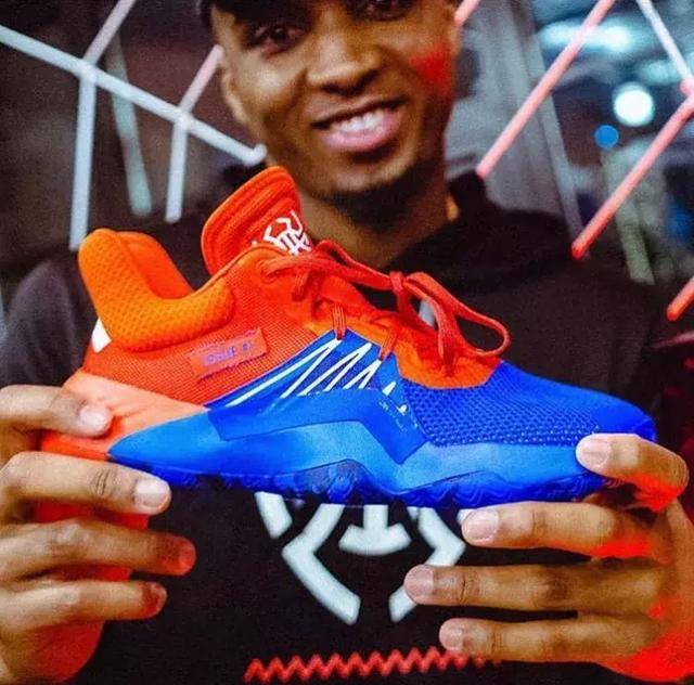 假手递手 假手递手